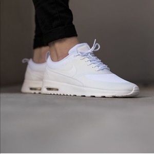 White Nike Air max Thea